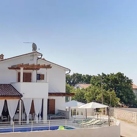 بيت للعطل Lovely In With Outdoor Swimming Pool Kavran
