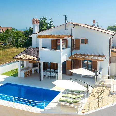 Lovely In With Outdoor Swimming Pool