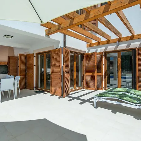 3 Bedroom In Casa vacanze Kavran